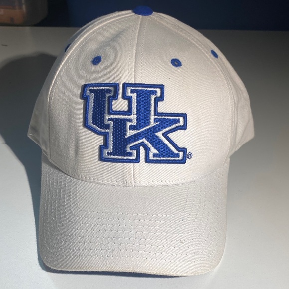 Colosseum Other - University of Kentucky Wildcats UK Colosseum White Men’s Adjustable Hat Cap